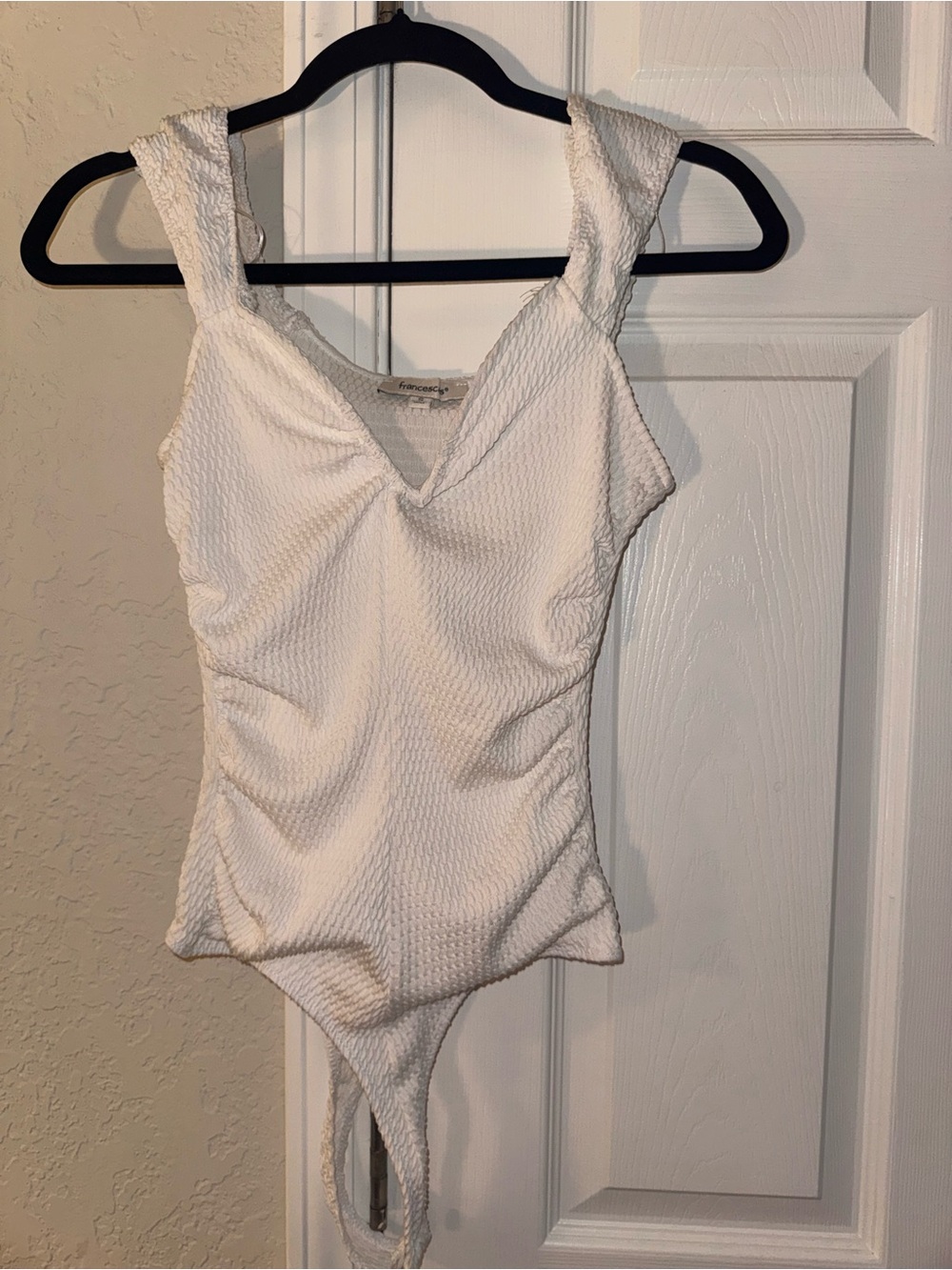 Francesca's Collections White Textured Women’s Bodysuit with V-Neck